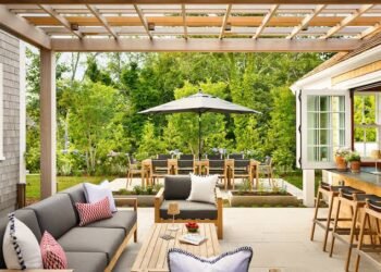 How to Turn an Ordinary Backyard Into a Relaxing Outdoor Retreat